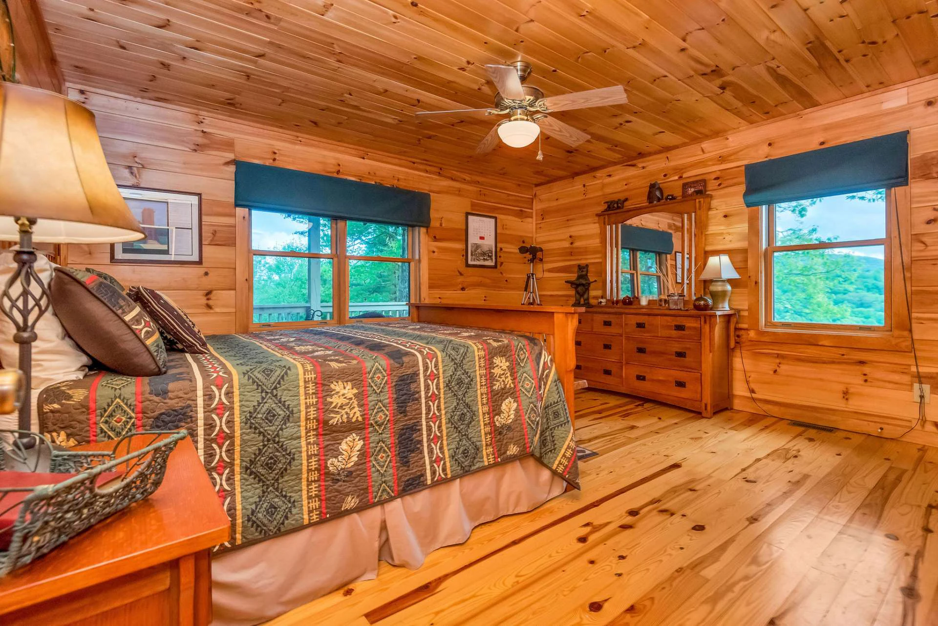 Image number 3 for the current listing